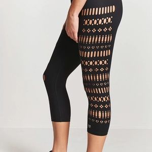 Geo Cutout Athletic Capri